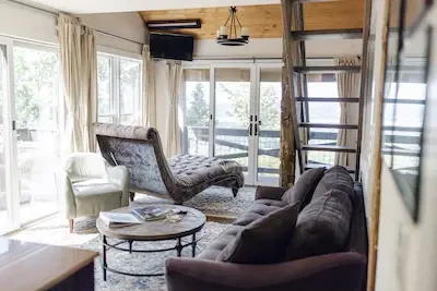 Photo of the Equestrian Suite interior #4